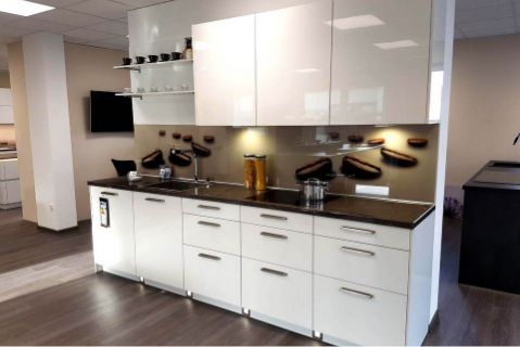 Küchenwand in weiß